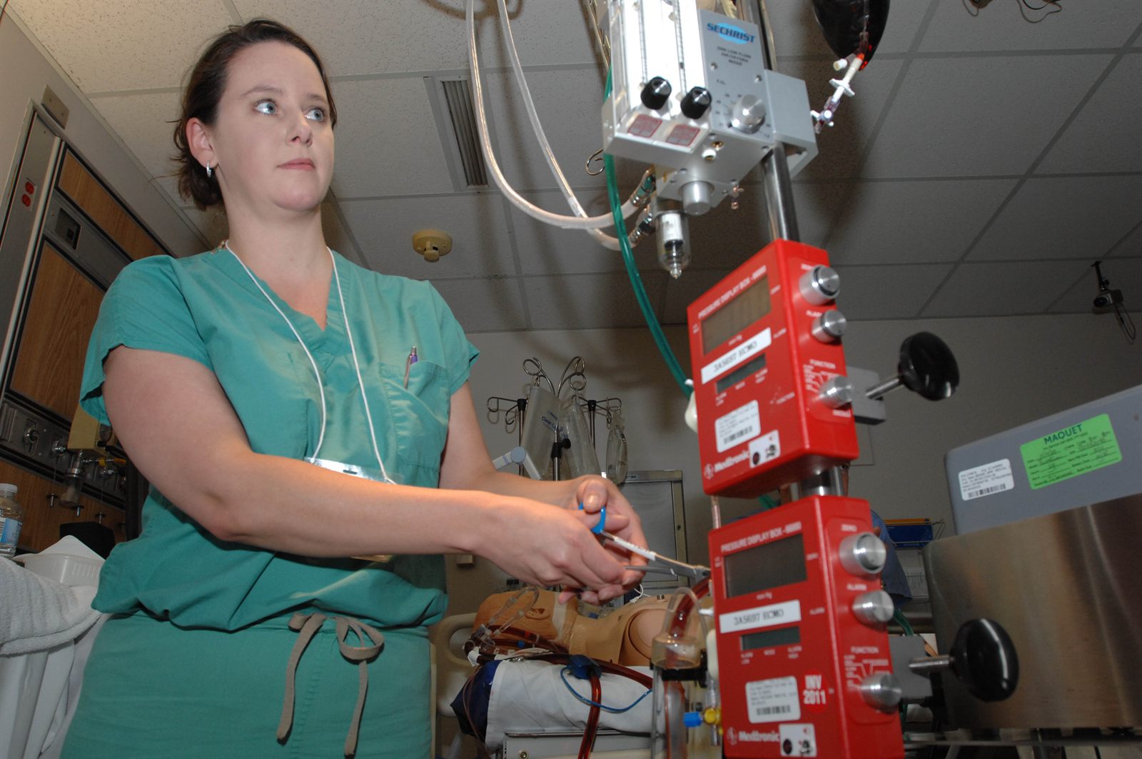 ECMO specialist managing an ECMO circuit at the bedside